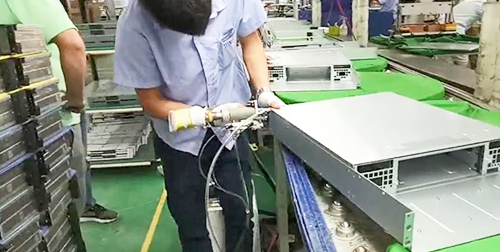 有了自動拉釘機后，你還擔(dān)心你的員工離職嗎？